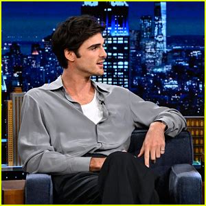 jacob elordi weight and height|Jacob Elordi Explains Why Hes Lost Weight & Looks。